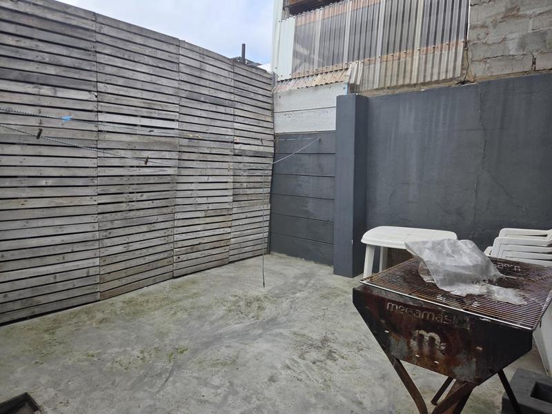 To Let 5 Bedroom Property for Rent in Woodstock Western Cape